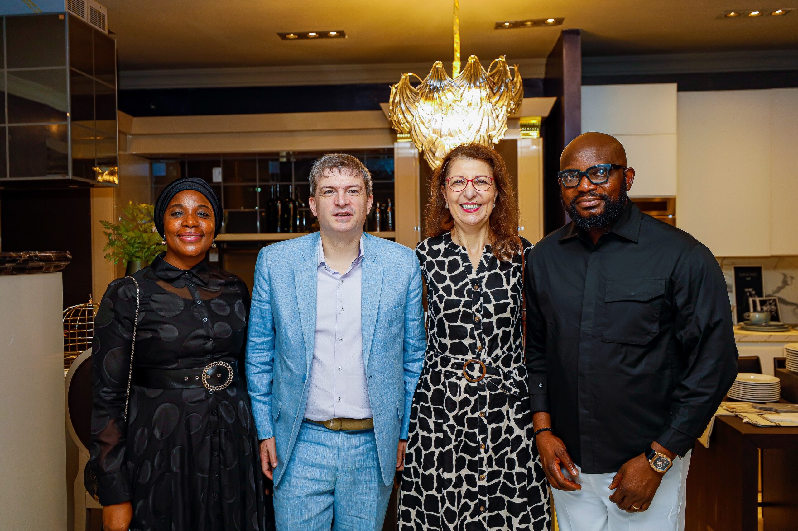 18.2. ADEOLA DINA_HUGO BONI_GRAZIA BELLANOVA_KUNLE DINA (EXCLUSIVA & LIBERAMENTE) (2)